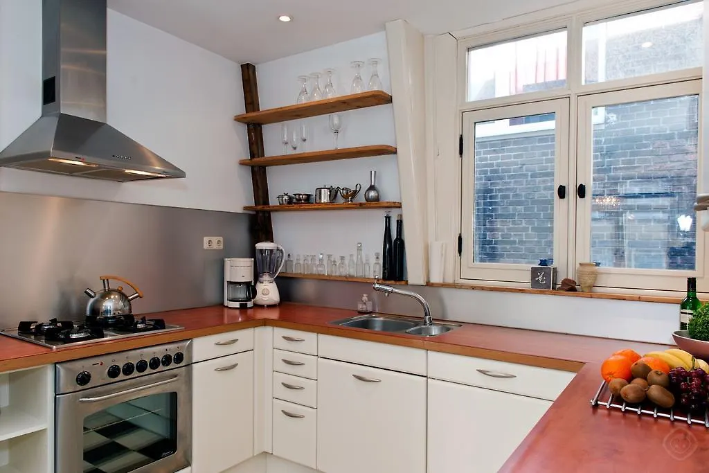 Canal Holiday Apartment Ámsterdam Bed and breakfast